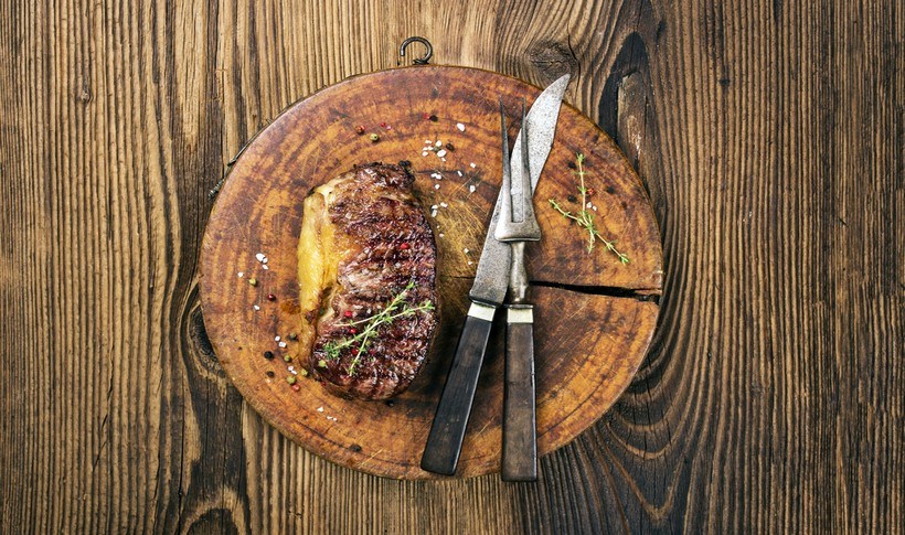 Μπριζόλες Rib-eye με σάλτσα μπάρμπεκιου