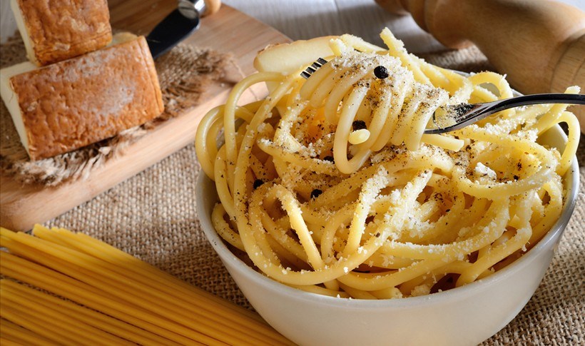 Σπαγγέτι Cacio e Pepe