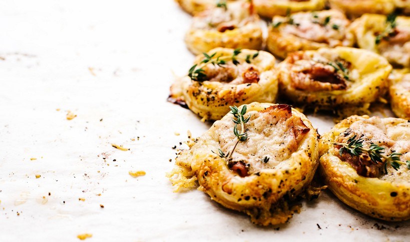 Ταρτάκια σφολιάτας Croque Monsieur με ζαμπόν και τυρί