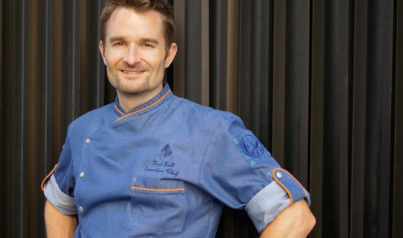 Σαλάτα με σολομό και μύρτιλα από τον Ned Bell, executive chef στο Four Seasons Hotel Vancouver