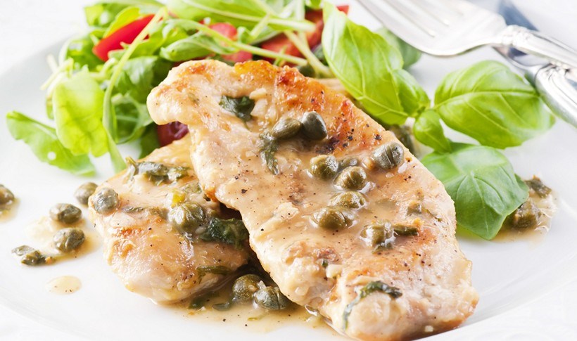 Κοτόπουλο με σάλτσα λεμονιού και κάπαρης (piccata)