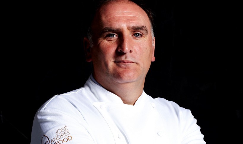 Χτένια με σάλτσα πιπεριάς Romesco από τον José Andrés