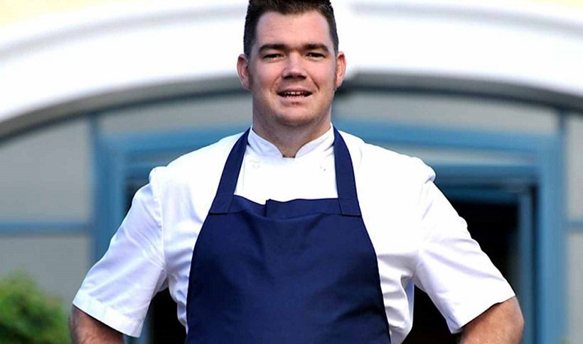 Burger μπακαλιάρου με σπιτική κέτσαπ από τον Nathan Outlaw, σεφ του λονδρέζικου «Outlaw